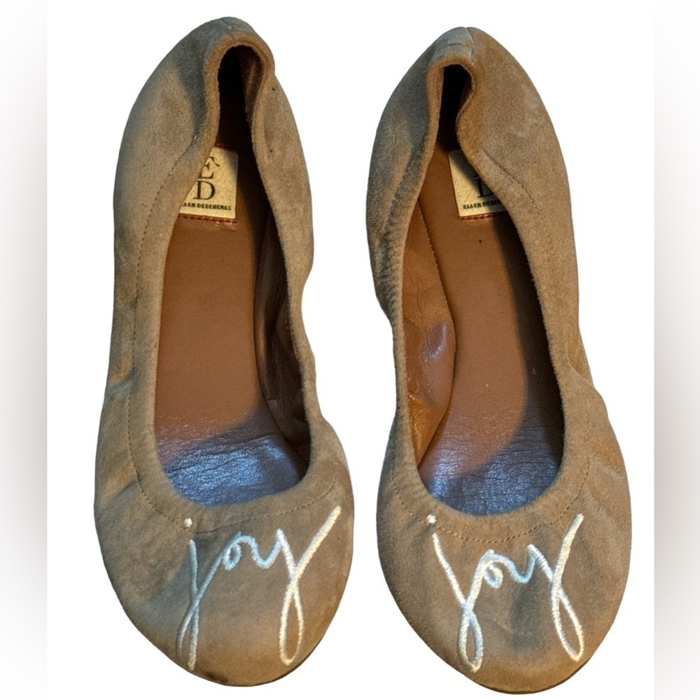 ED Ellen Degeneres tan‎ suede Joy white embroidered ballerina flats Sz 6